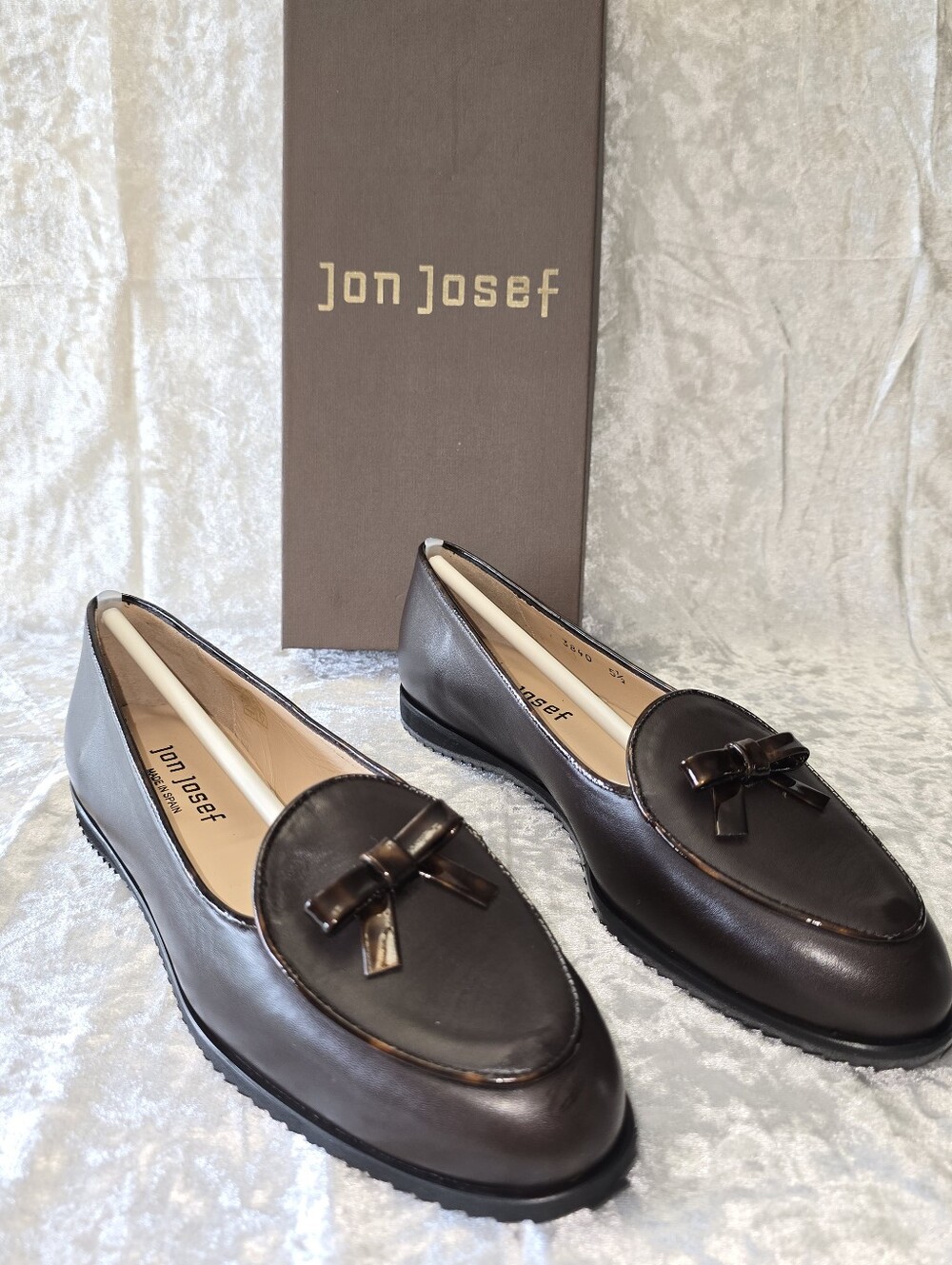 Jon Josef Shoes Belgian Calf loafer in size 5.5M